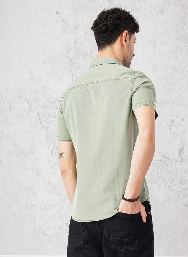 The Indian Garage Co Men Slim Fit Solid Half Sleeves Spread Collar Double Flap Pocket Casual Shirt