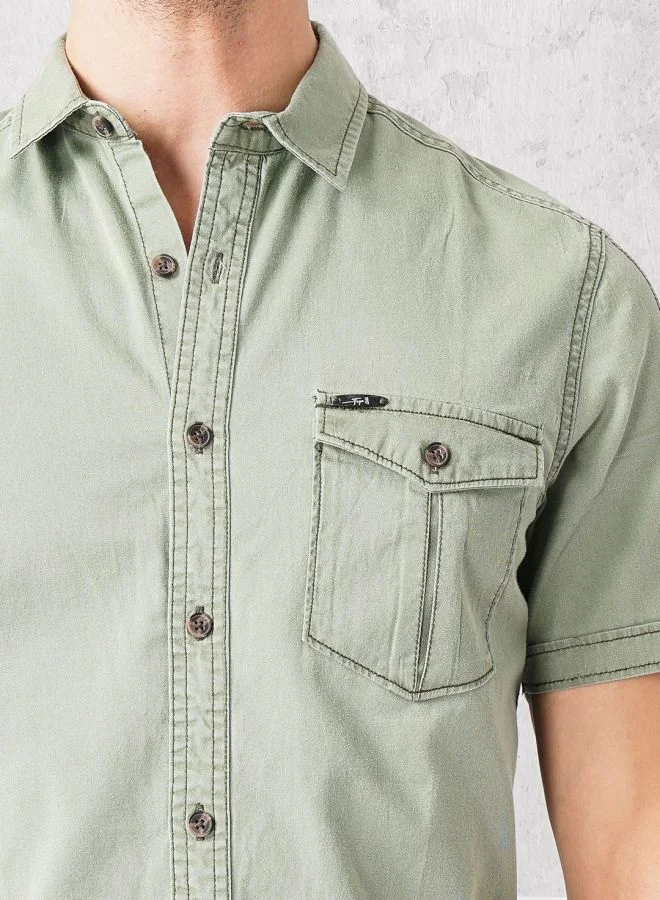 The Indian Garage Co Men Slim Fit Solid Half Sleeves Spread Collar Double Flap Pocket Casual Shirt