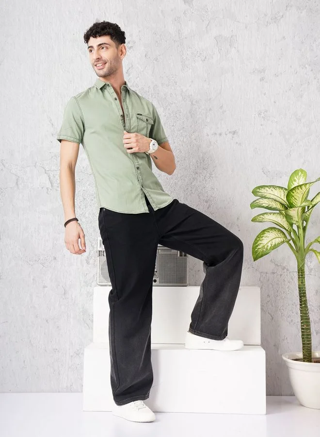 The Indian Garage Co Men Slim Fit Solid Half Sleeves Spread Collar Double Flap Pocket Casual Shirt