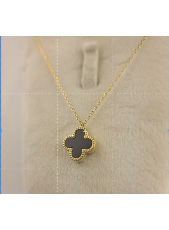 Unique gold necklace with four-leaf clover pendant - Image 3