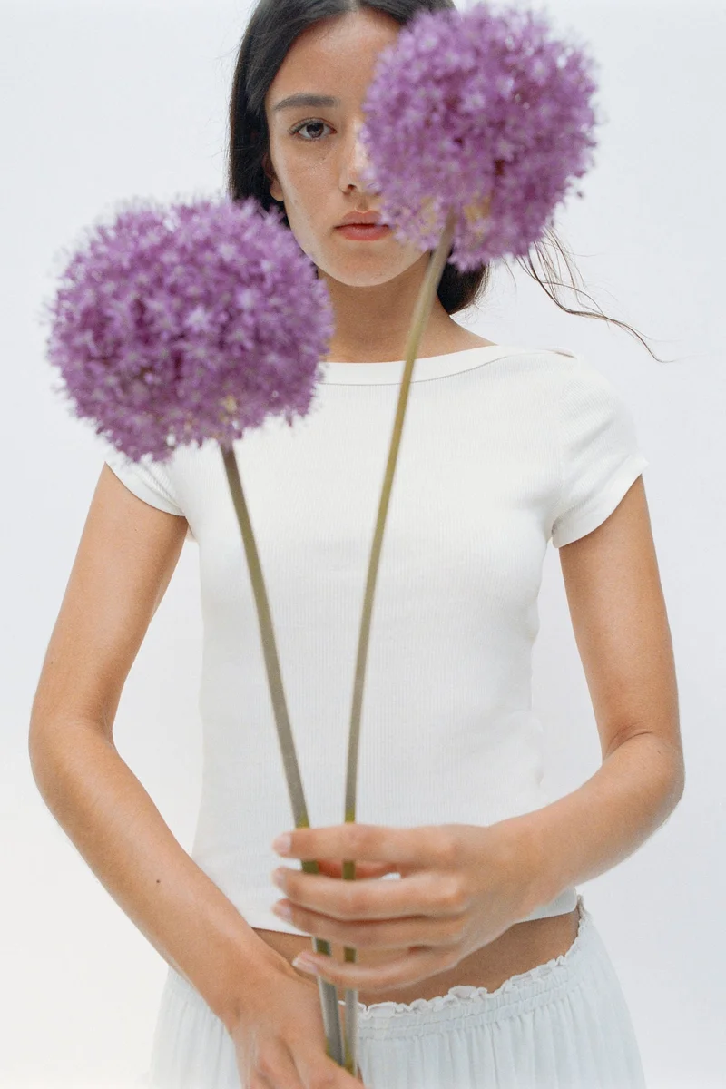 اتش اند ام بلوزة بقبة واسعة وتصميم مرن