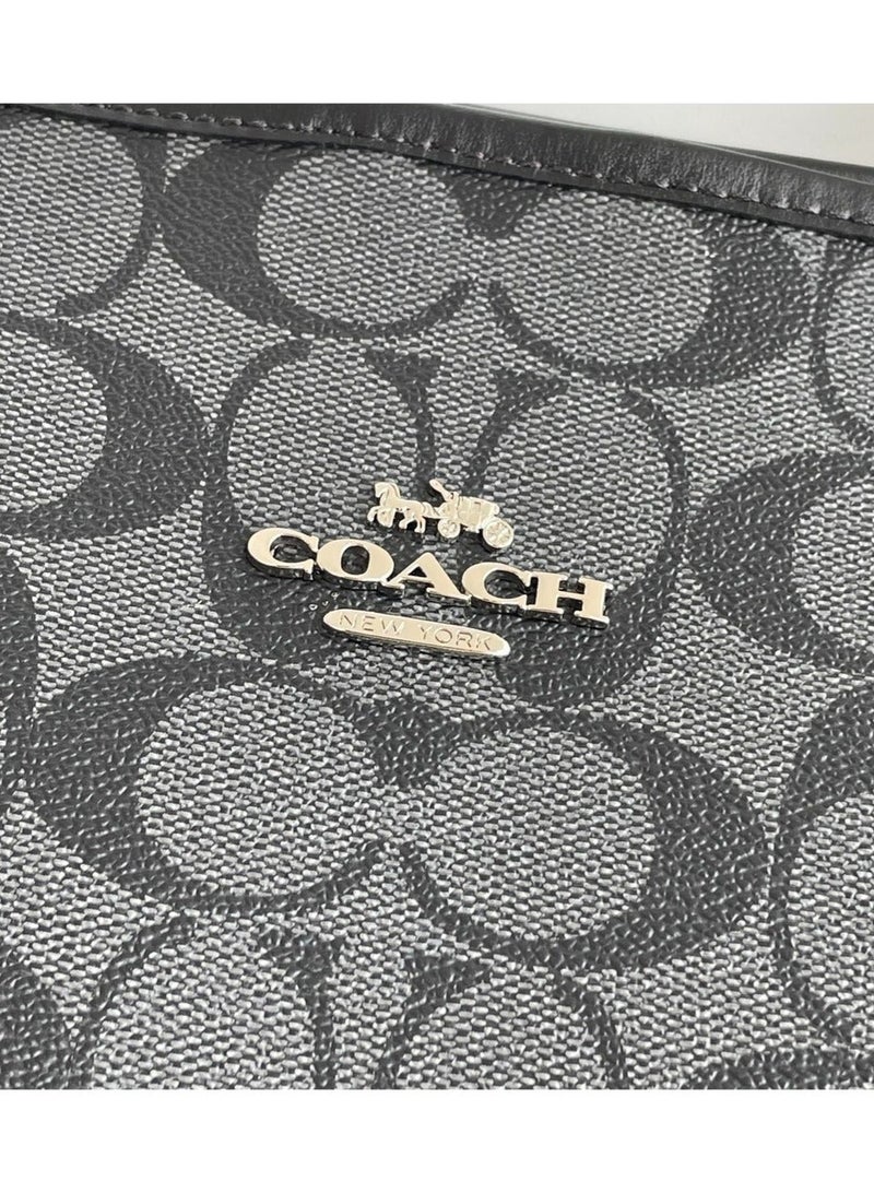 coachoutlet City Tote Bag In Signature Canvas - Image 4