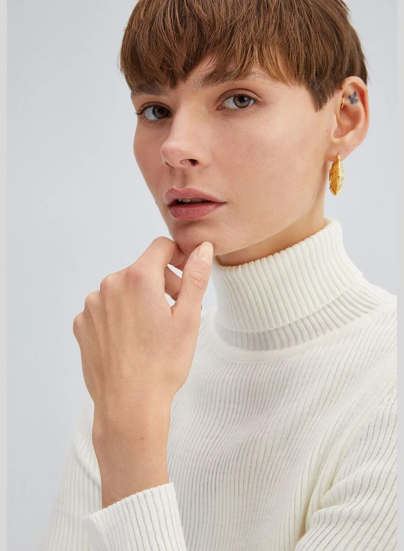 توتشي TURTLENECK RIBBED BODY