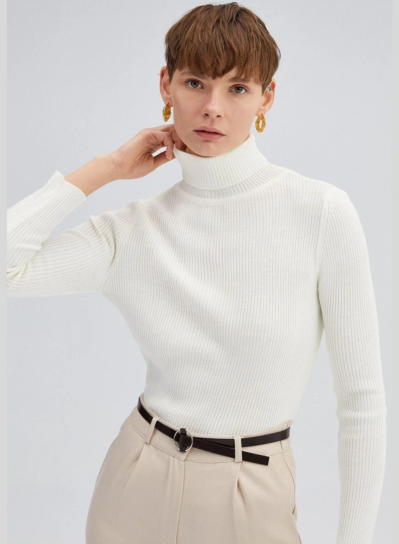 توتشي TURTLENECK RIBBED BODY