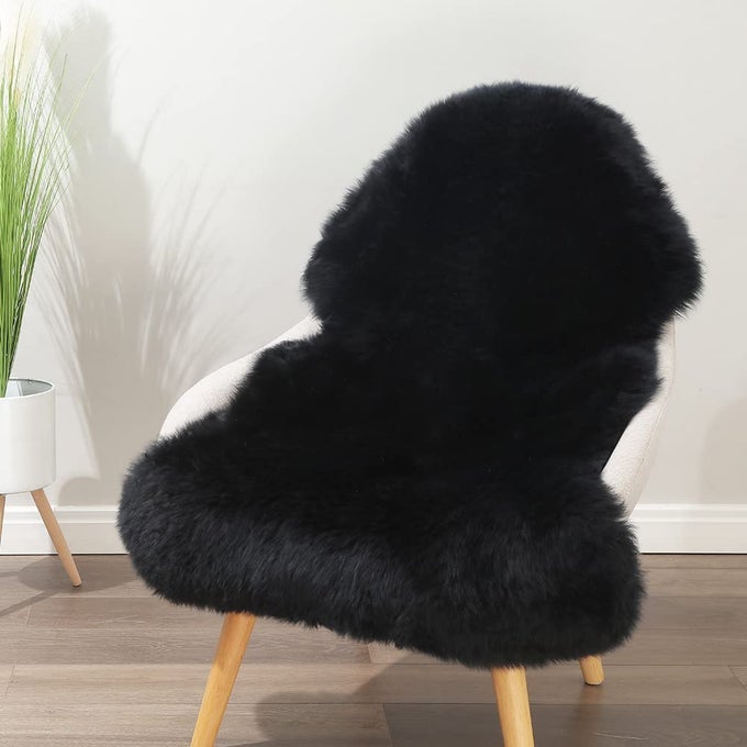 GENUINE SHEEPSKIN AREA RUG WOOL RUG FUR CARPET FLUFFY SHAGGY FUR RUG FOR LIVING ROOM KIDS BEDROOM REAL SHEEPSKIN THROW LAMBSKIN RUGS SOFA MAT CHAIR SEAT COVERS BLACK 2 X 3 FT SHEEPSKIN