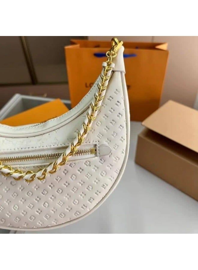 لويس فويتون حقيبة كتف صغيرة بيضاء منقوشة من لويس فويتون - سلسلة ذهبية ومقبض علوي - Image 4