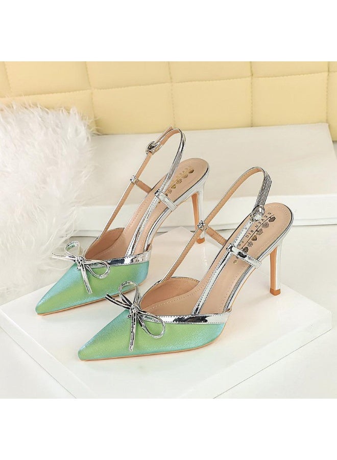 بيج تري مضخات إصبع القدم المغلقة للنساء الكعب العالي مع الديكور القوس الأخضر / الفضة 9 سم - Image 1
