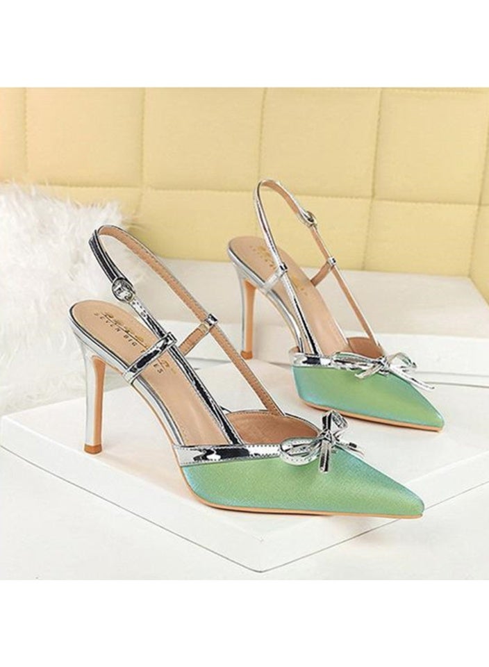 بيج تري مضخات إصبع القدم المغلقة للنساء الكعب العالي مع الديكور القوس الأخضر / الفضة 9 سم - Image 2