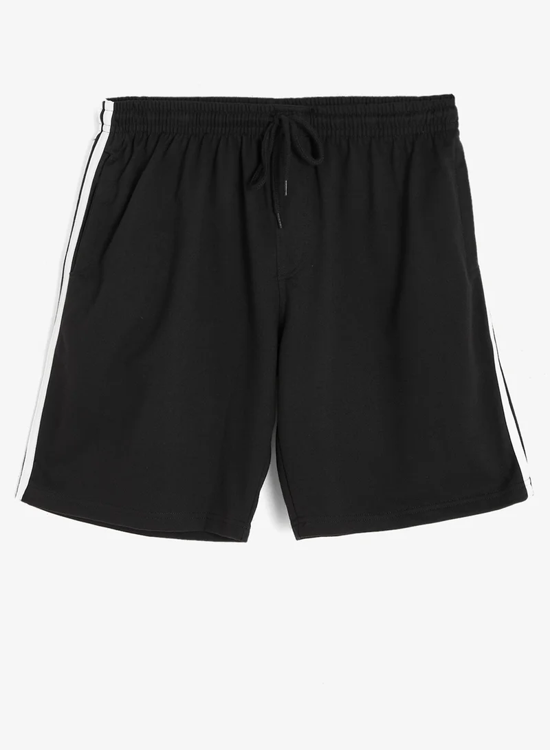 Seventy Five Regular fit Printed and Net Folding Shorts