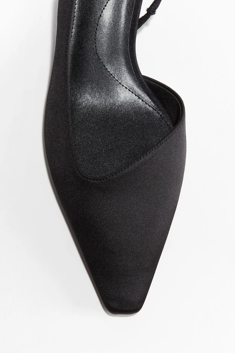 اتش اند ام حذاء مفتوح من الخلف مصنوع من الساتان