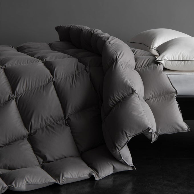 SUPER LUXURY LIGHTWEIGHT DOWN FIBER COMFORTER OVERSIZED KING HIGH FILL POWER THIN DUVET COOLING BED INSERT ULTRASOFT HOTEL COLLECTION COMFORTER FLUFFY AND COZY GREY 120X98