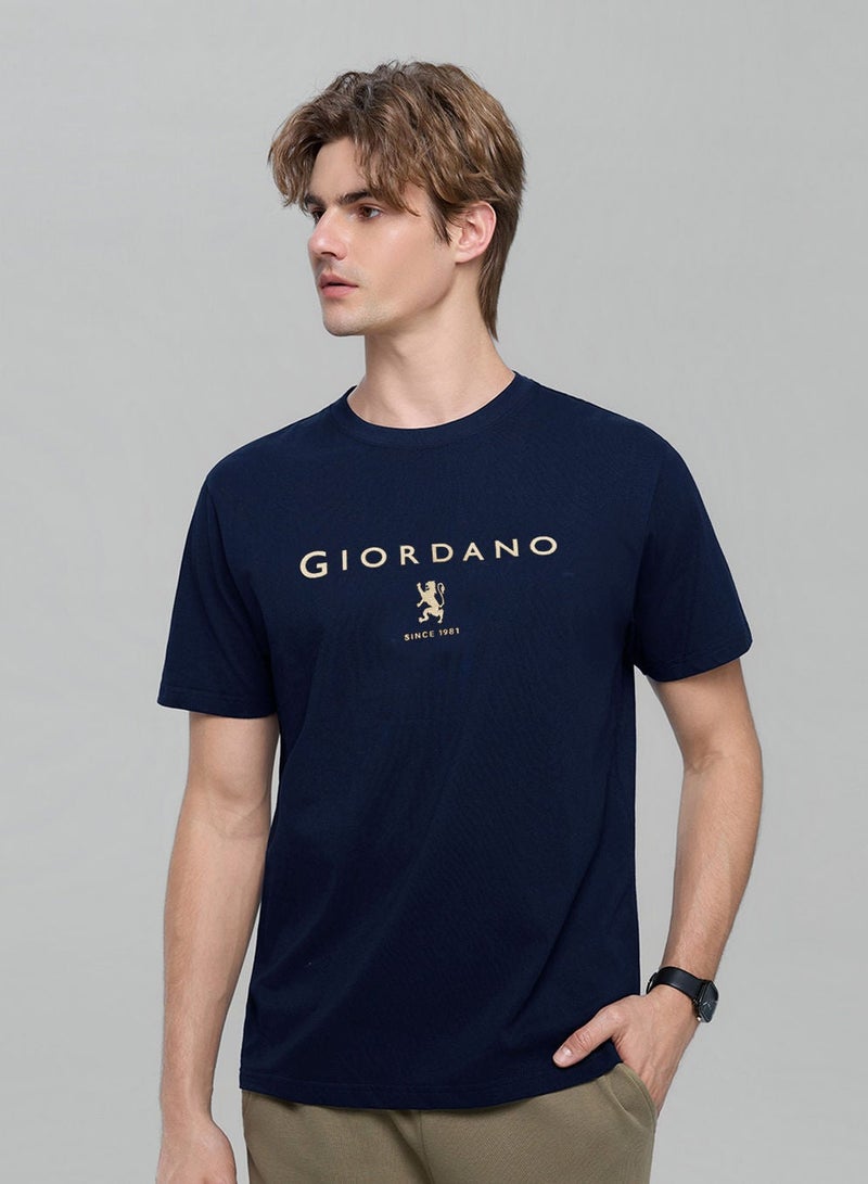 GIORDANO Men’s Slim Cotton Crew Neck Signature Print Tee - Image 1