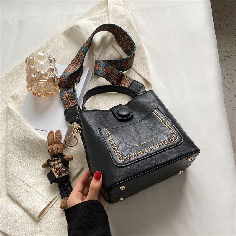 Niche Design Fashion Retro All-Match Commuter Shoulder Crossbody Bag Women'S High-End Texture Bucket Bag - Image 1