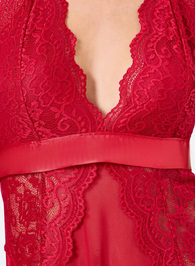 تايك تو فستان كامي شبكي سادة مزين بتطريز دانتيل وحزام وحافة مفتوحة