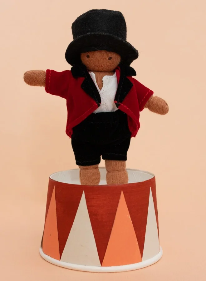 Olli Ella Holdie Rolando the Ringleader