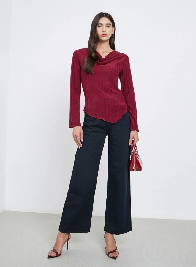 ستايلي تيشيرت محبوك بياقة منسدلة وأكمام طويلة