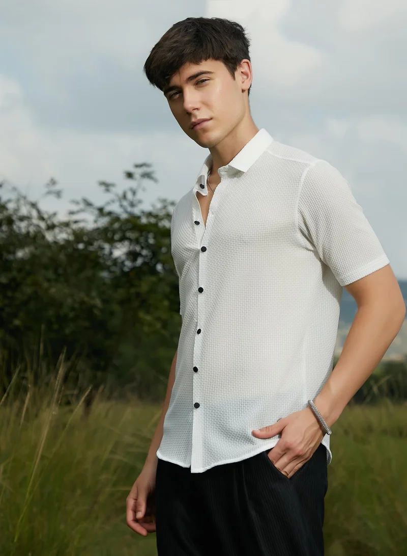 Campus Sutra Men's Daisy White Warp-Tactile Shirt