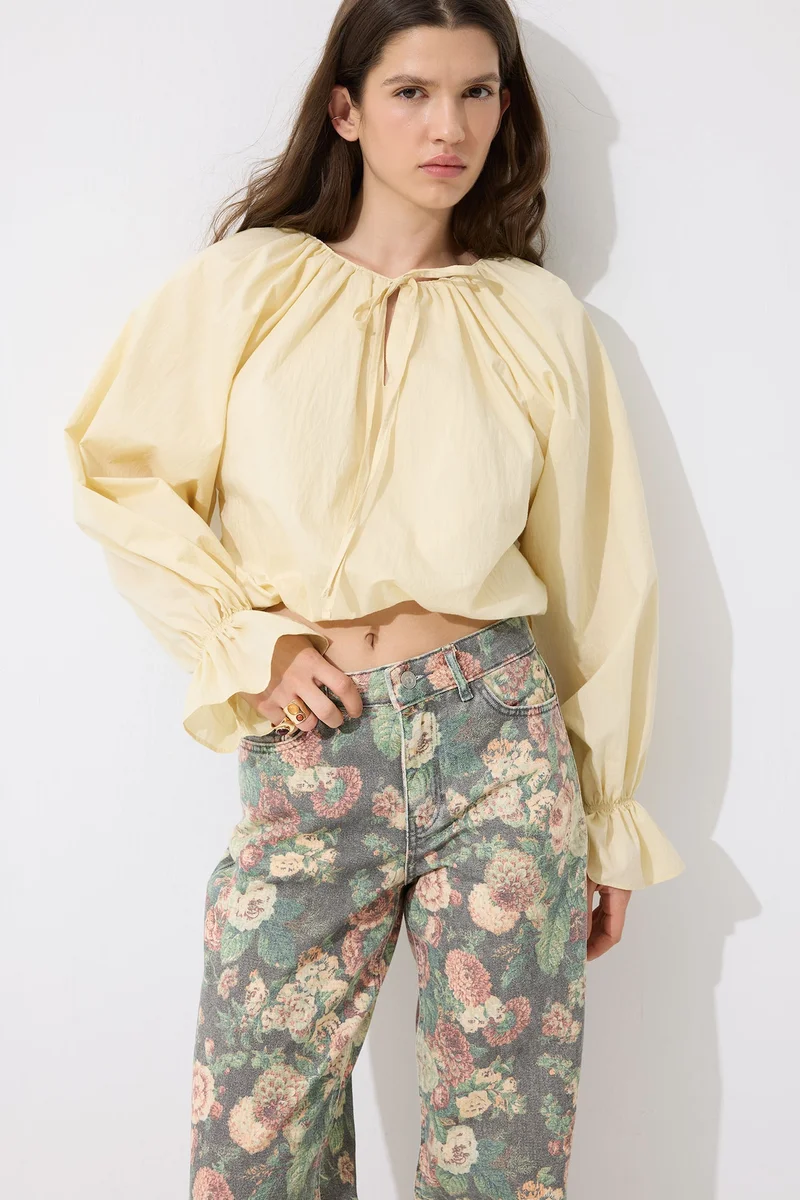 ديفاكتو Regular Fit Gathered Balloon Sleeve Crop Basic Blouse