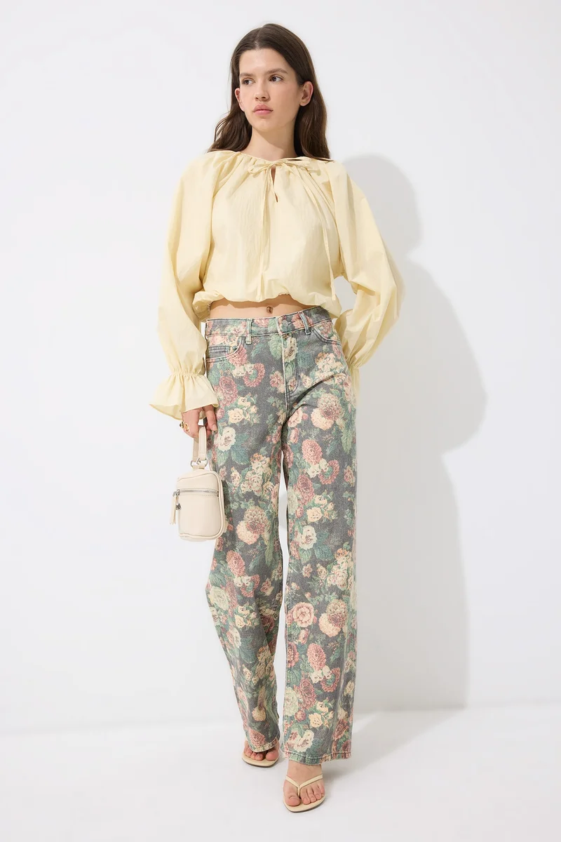 ديفاكتو Regular Fit Gathered Balloon Sleeve Crop Basic Blouse