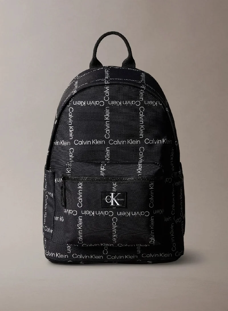 كالفن كلاين جينز شنطة ظهر مزينة بشعار كلفن كلاين للأطفال