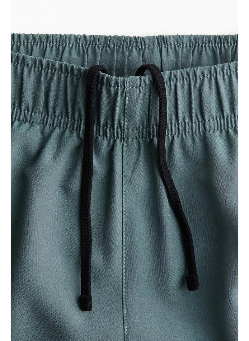اتش اند ام Double-layered sports shorts in DryMove™