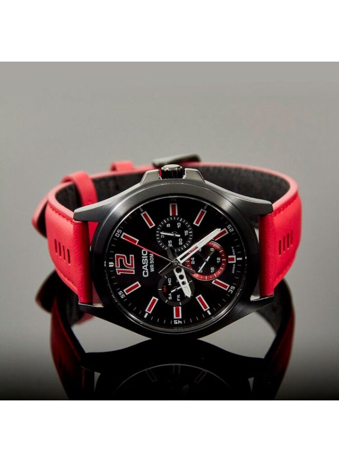 كاسيو ج  ساعة يد تناظرية متعددة الوظائف للرجال من كاسيو – قرص أسود، سوار جلدي أحمر، عدّادات لليوم والتاريخ ووقت 24 ساعة، تصميم كلاسيكي عصري - Image 2