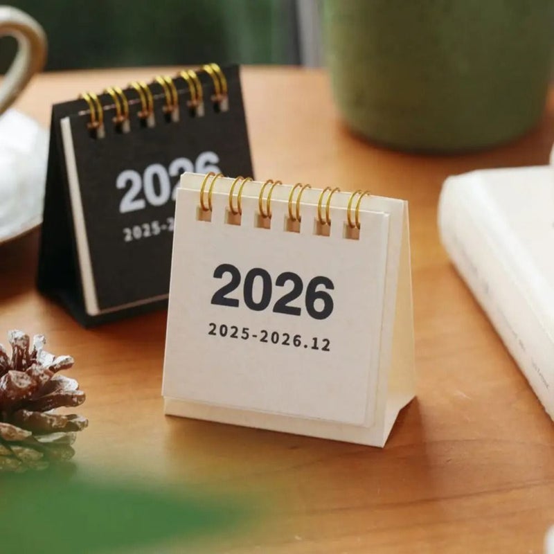 2 قطعة من تقويم مكتبي محمول باللون الرمادي لعام 2026 مع 14 صفحة من المخطط الشهري، تقويم قائم للاستخدام في المنزل والمكتب - Image 1