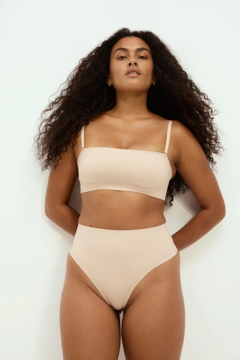 اتش اند ام سروال ثونغ لتحديد شكل الجسم