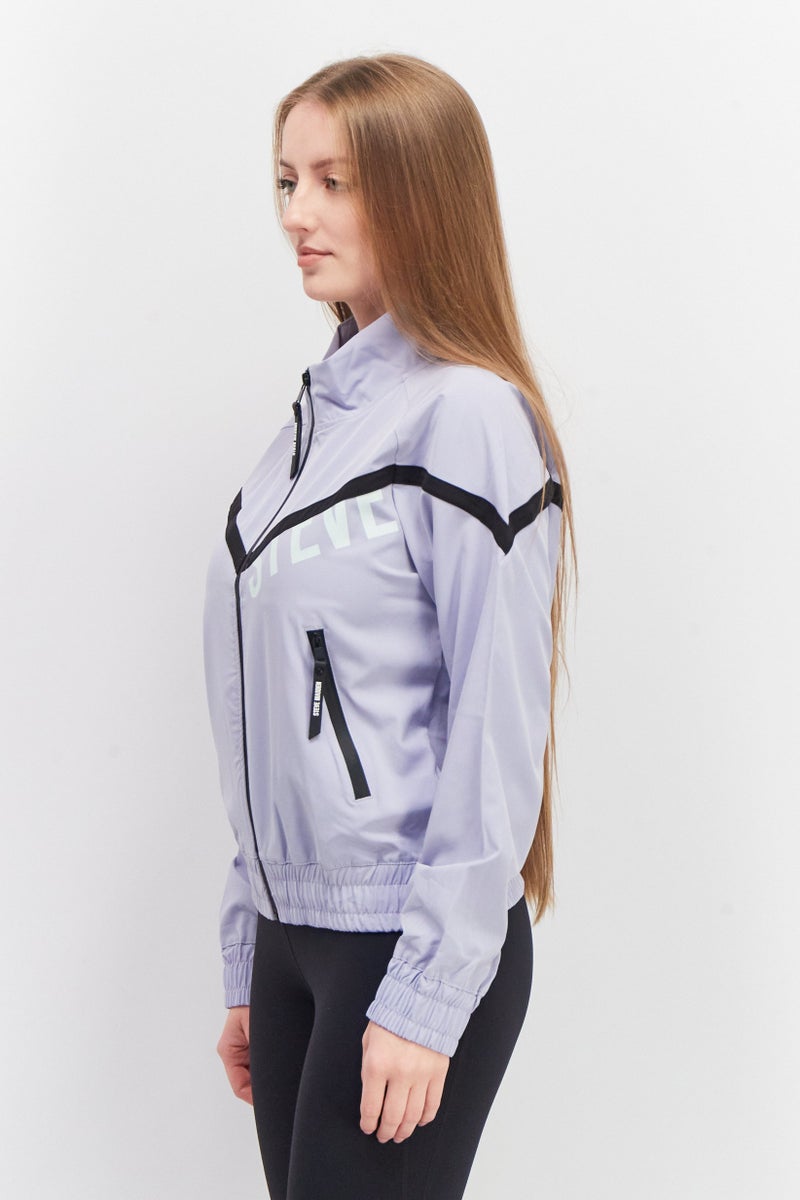 STEVE MADDEN جاكيت واقي من الرياح بقلنسوة عالية للنساء بشعار العلامة التجارية، ليلك - Image 2