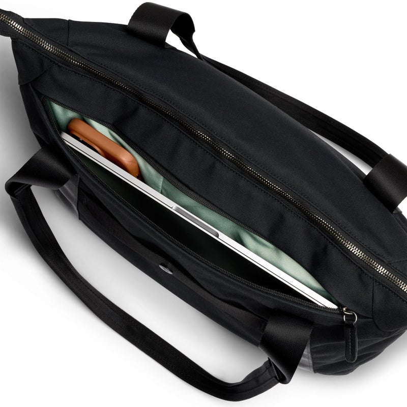 BELLROY حقيبة بيلروي الكلاسيكية للرحلات (حقيبة سفر لعطلة نهاية الأسبوع مع تنظيم داخلي وحقيبة خلفية للكمبيوتر المحمول لحجم 15 بوصة في حقيبة) - أسود - Image 4