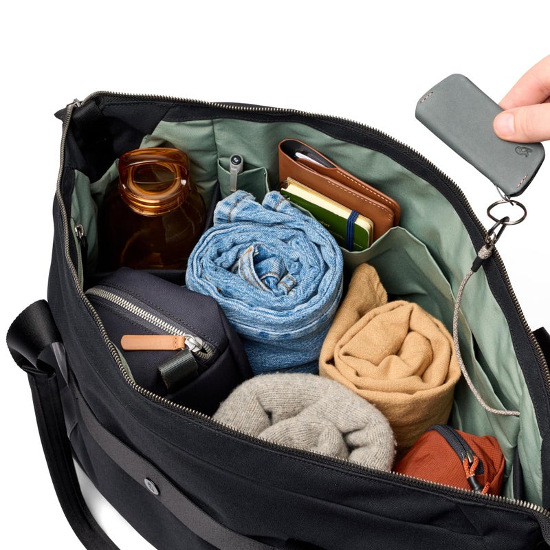 BELLROY حقيبة بيلروي الكلاسيكية للرحلات (حقيبة سفر لعطلة نهاية الأسبوع مع تنظيم داخلي وحقيبة خلفية للكمبيوتر المحمول لحجم 15 بوصة في حقيبة) - أسود - Image 3