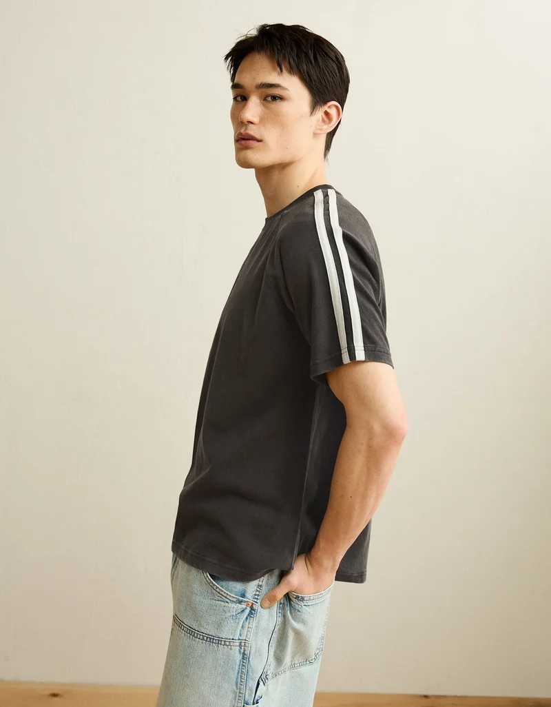 American Eagle  AE Standard Fit Raglan T-Shirt for Men | Best Price UAE