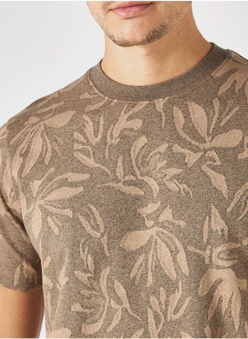 Leaf Print Crew Neck T-Shirt - pzsku/Z34DF3A93246A9746BFD3Z/45/_/1709597983/b095fc23-0251-4bfd-85d5-4b3b291d4d33