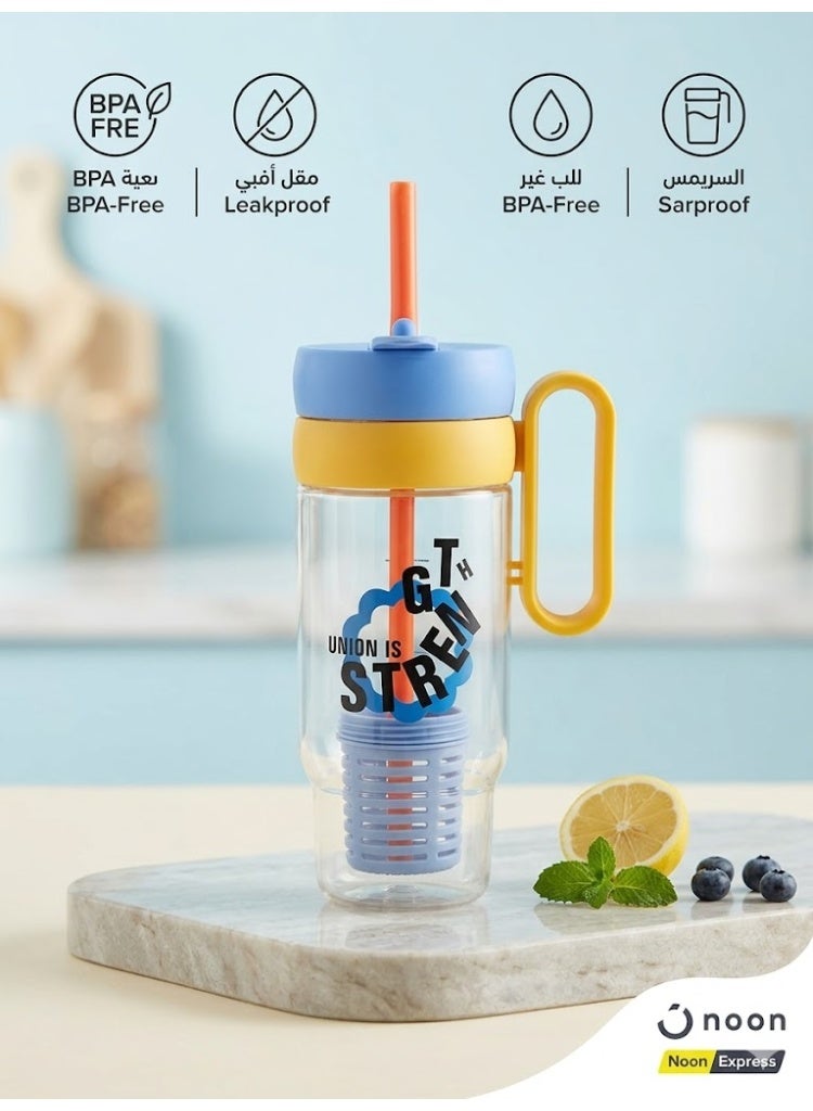 Clear sports water and juice cup with straw and carrying handle - airtight lid and practical capacity, suitable for the gym, school, and office