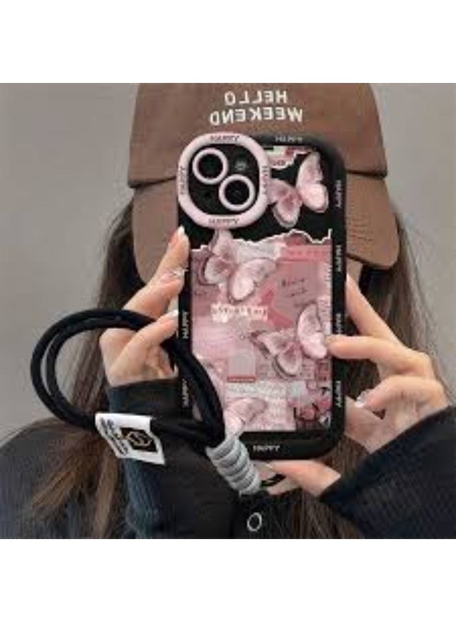 تيمو جراب هاتف أنيق تظهره الصورة، وهو يتميز بتصميم فراشات وردية مع خلفية بنمط صحيفة عتيقة.متوافق مع ايفون 15 بلس - Image 2