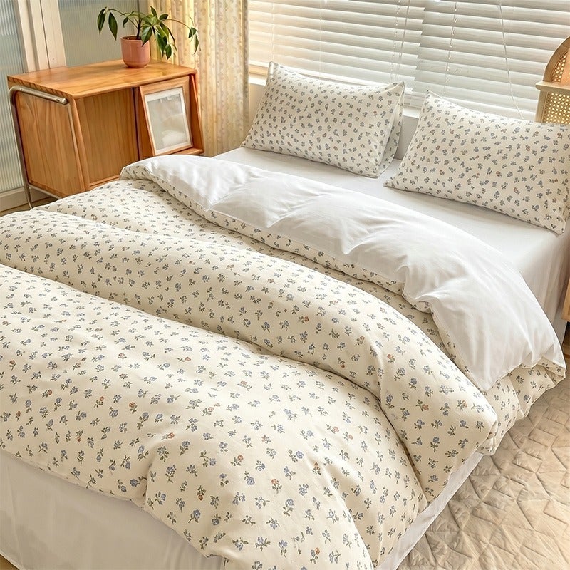 3pcs Korean Style Duvet Cover Set, Ins Style New American Small Floral Duvet Cover Set, 1 Duvet Cover + 2 Pillowcases, Comfortable And Breathable, Machine Washable And Hand Washable, No Fading Or Deformation, Suitable for All Seasons - Image 1