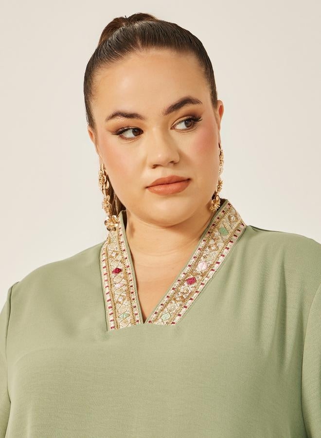 Styli Plus Size Embellished V-Neck Jalabiya  - Image 3