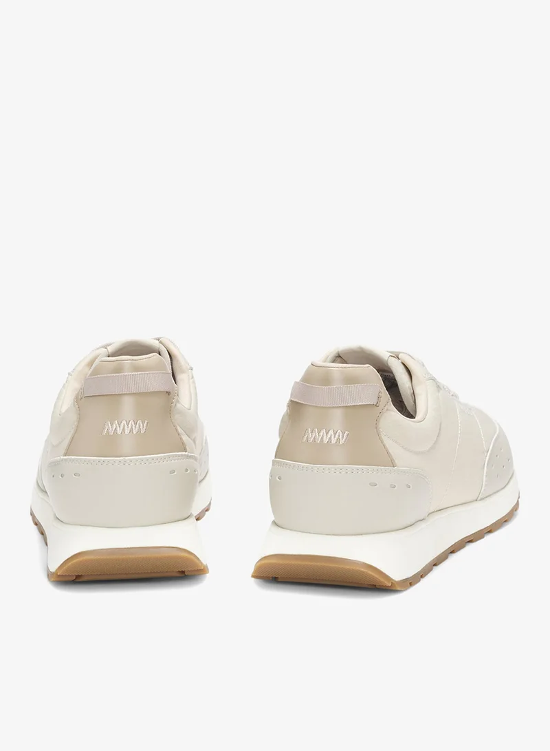 هوجو أحذية رياضية مستوحاة من الجري بتفاصيل متعرجة