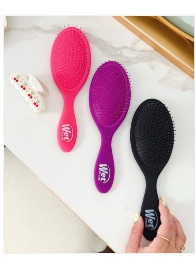 فرشاة فك تشابك الشعر الأصلية من ويت براش بشعيرات IntelliFlex الناعمة - متعددة الألوان، قطعة واحدة - Image 1
