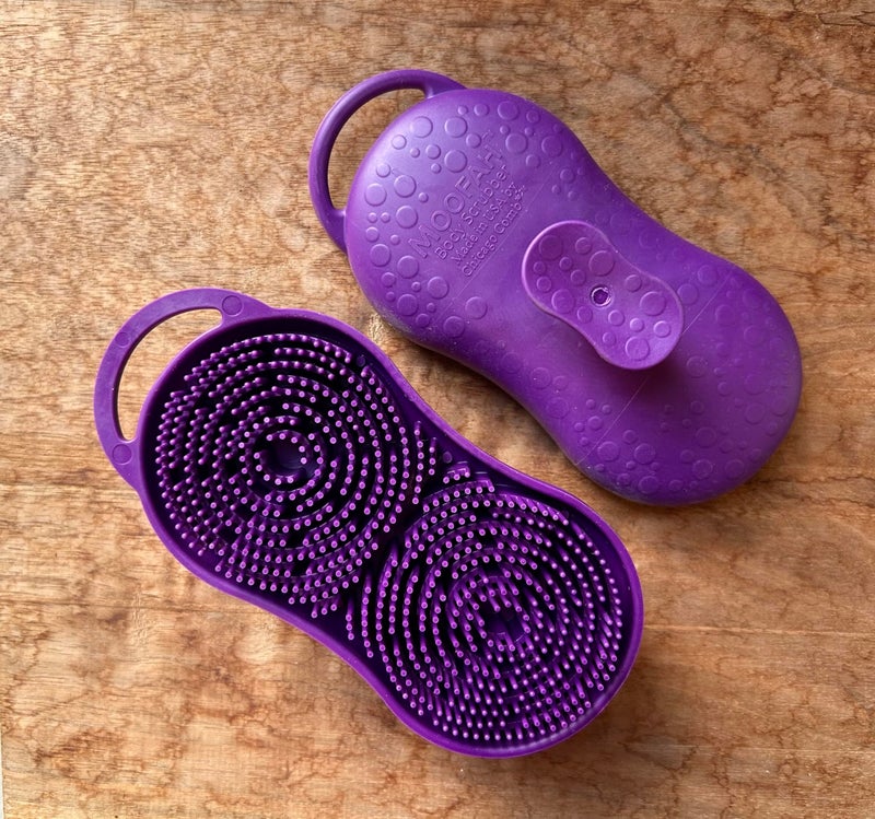 Chicago Comb MOOFAH™ Body Scrubber- Made in USA, Loofah Alternative, Exfoliating, Refreshing, Quick-Drying, Travel-Friendly, Easy-to-Clean (Ultra Violet) - Image 3