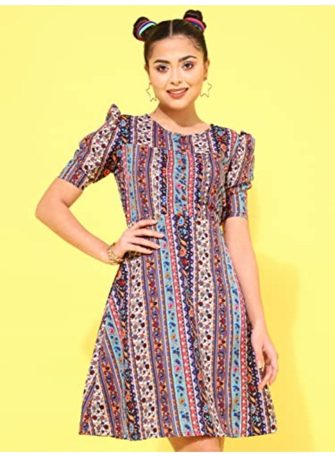 Oomph! فستان وردي قصير من قماش الكريب، بياقة دائرية وأكمام منفوخة، بتصميم رائع! - md619l - Image 2