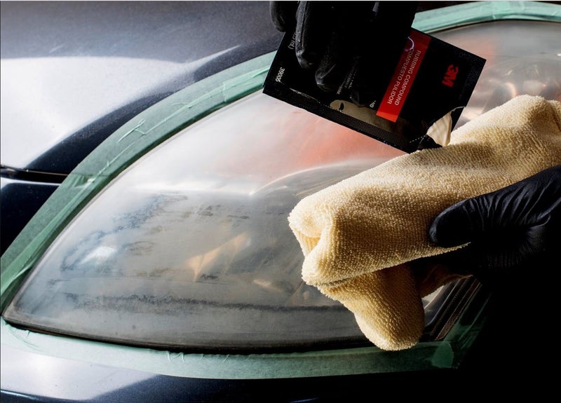 3M Quick Headlight Renewal, Helps Remove Light Haziness & Yellowing in Minutes, Hand Application, 39186, 1 Sachet - Image 4