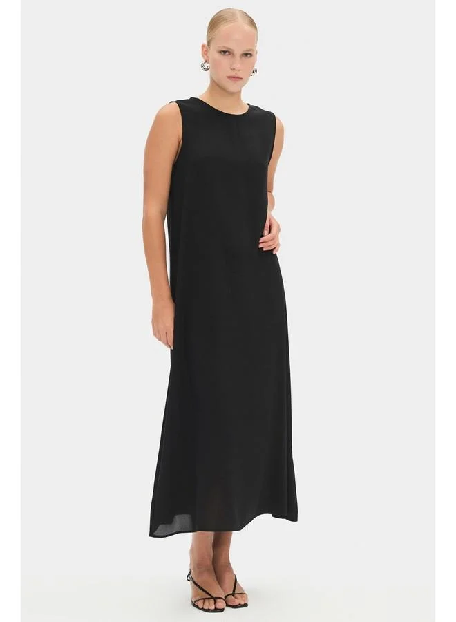 JUNE Women Embroidered Detailed Abaya Black
