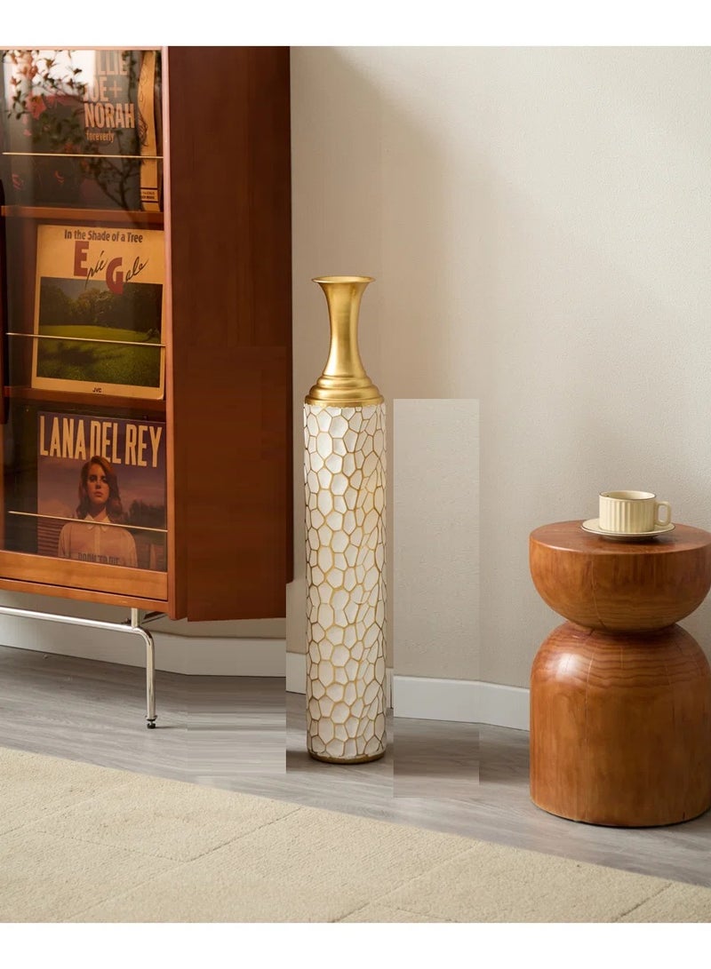 ديكور هيلز مزهرية أرضية معدنية طويلة مزخرفة باللونين الأبيض والذهبي من ديكور هيلز | مزهرية أنيقة طويلة للديكور المنزلي | مزهرية للديكور المنزلي - Image 3