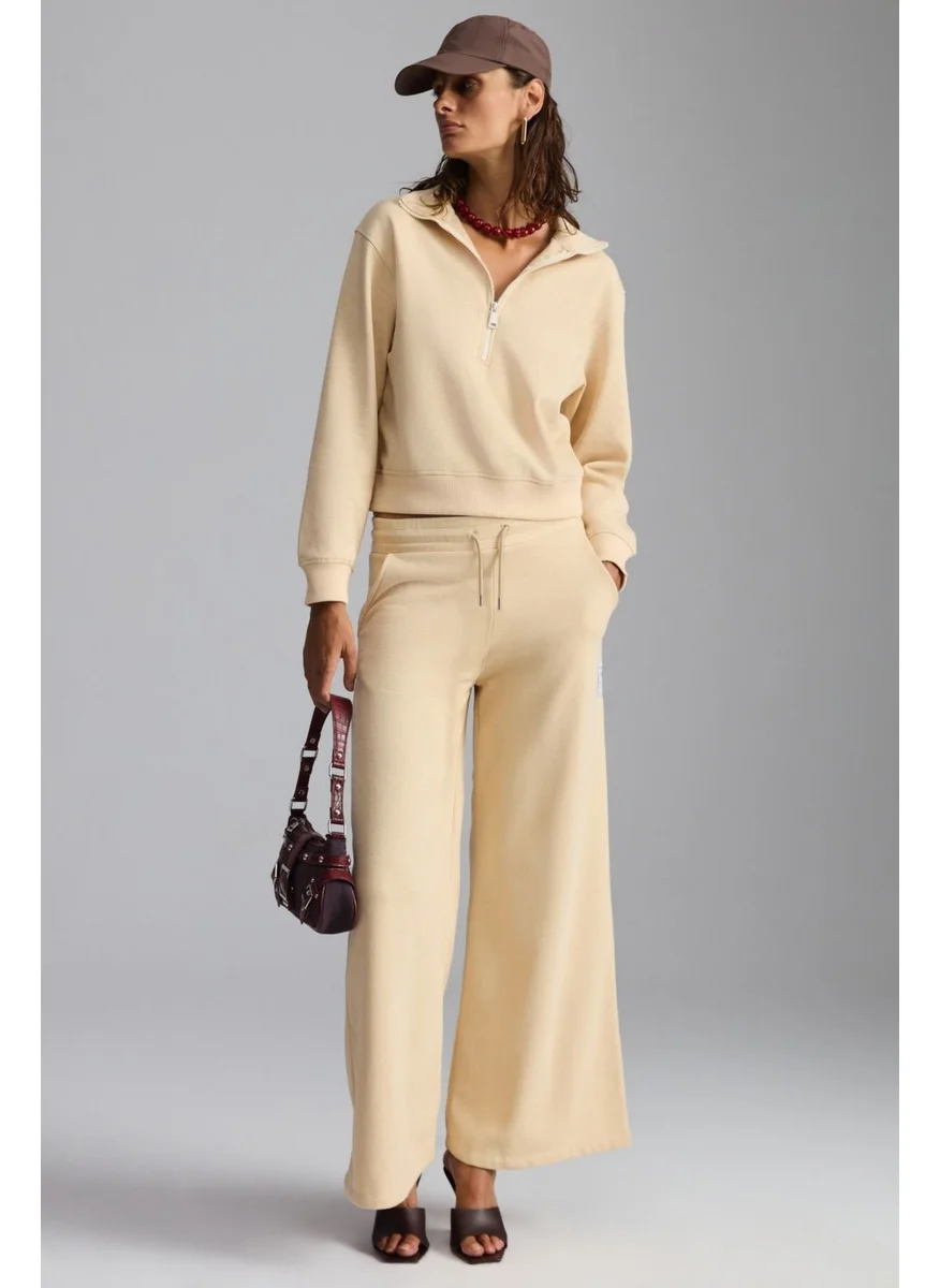 جريميلانج Laury Women's 100% Organic Cotton Soft Wide Leg Regular Label Detailed Cream Sweatpants