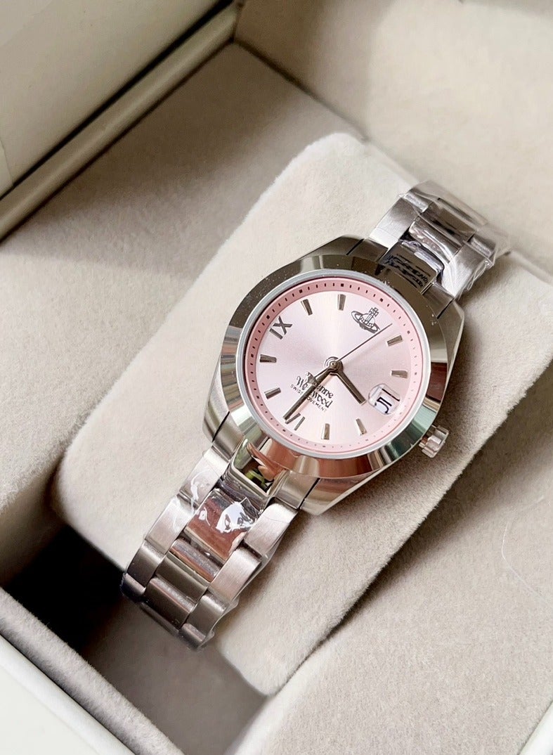 فيفيان ويستوود عنوان: ساعة فيفيان ويستوود ب في لون وردي باردة الجوز - مزيج رائع من الجاذبية الناعمة واختلافات العلامة التجارية​ - Image 1