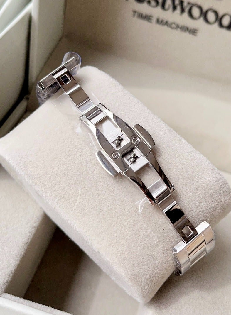 فيفيان ويستوود عنوان: ساعة فيفيان ويستوود ب في لون وردي باردة الجوز - مزيج رائع من الجاذبية الناعمة واختلافات العلامة التجارية​ - Image 3