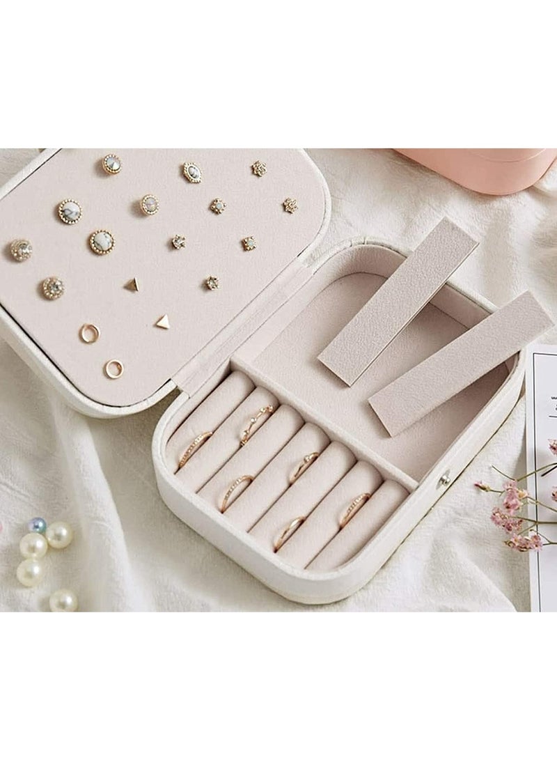 صندوق منظم مجوهرات للسفر – علبة مجوهرات صغيرة من الجلد الصناعي PU للخواتم، القلائد، الأقراط، الأساور، أزرار الكم والإكسسوارات – محفظة مجوهرات محمولة مضادة للغبار والخدوش ومقاومة للماء – هدية مثالية للنساء والفتيات للسفر، عيد الحب، أعياد الميلاد، عيد الأم، الكريسماس أو الزواج - Image 5