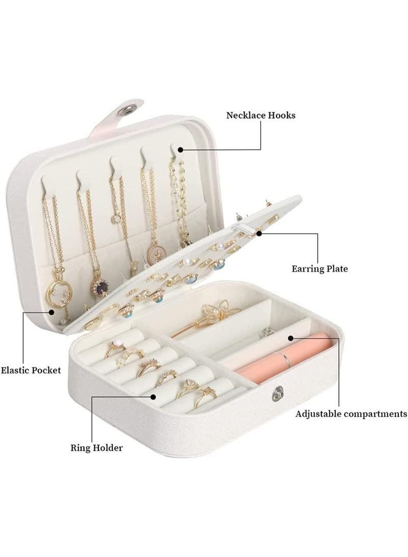 صندوق منظم مجوهرات للسفر – علبة مجوهرات صغيرة من الجلد الصناعي PU للخواتم، القلائد، الأقراط، الأساور، أزرار الكم والإكسسوارات – محفظة مجوهرات محمولة مضادة للغبار والخدوش ومقاومة للماء – هدية مثالية للنساء والفتيات للسفر، عيد الحب، أعياد الميلاد، عيد الأم، الكريسماس أو الزواج - Image 4