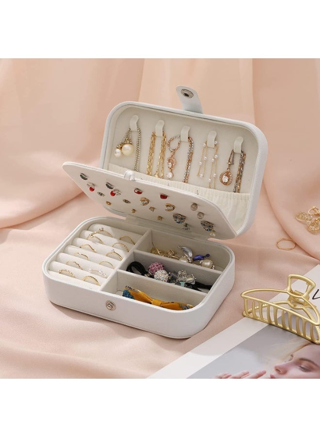 صندوق منظم مجوهرات للسفر – علبة مجوهرات صغيرة من الجلد الصناعي PU للخواتم، القلائد، الأقراط، الأساور، أزرار الكم والإكسسوارات – محفظة مجوهرات محمولة مضادة للغبار والخدوش ومقاومة للماء – هدية مثالية للنساء والفتيات للسفر، عيد الحب، أعياد الميلاد، عيد الأم، الكريسماس أو الزواج - Image 3